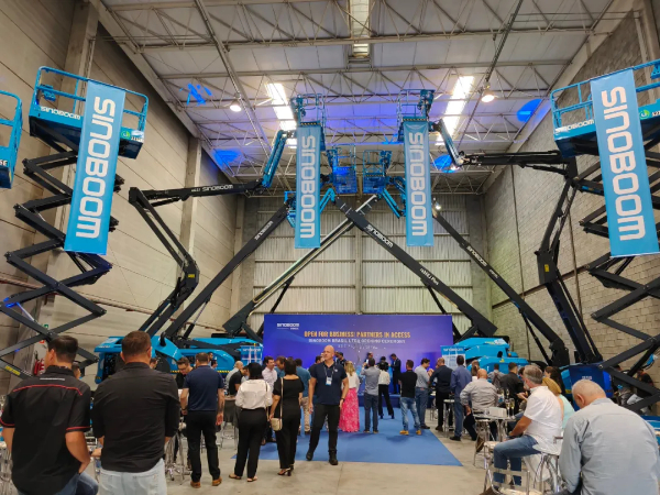 高空作業平臺.jpg 高空作業平臺.jpg